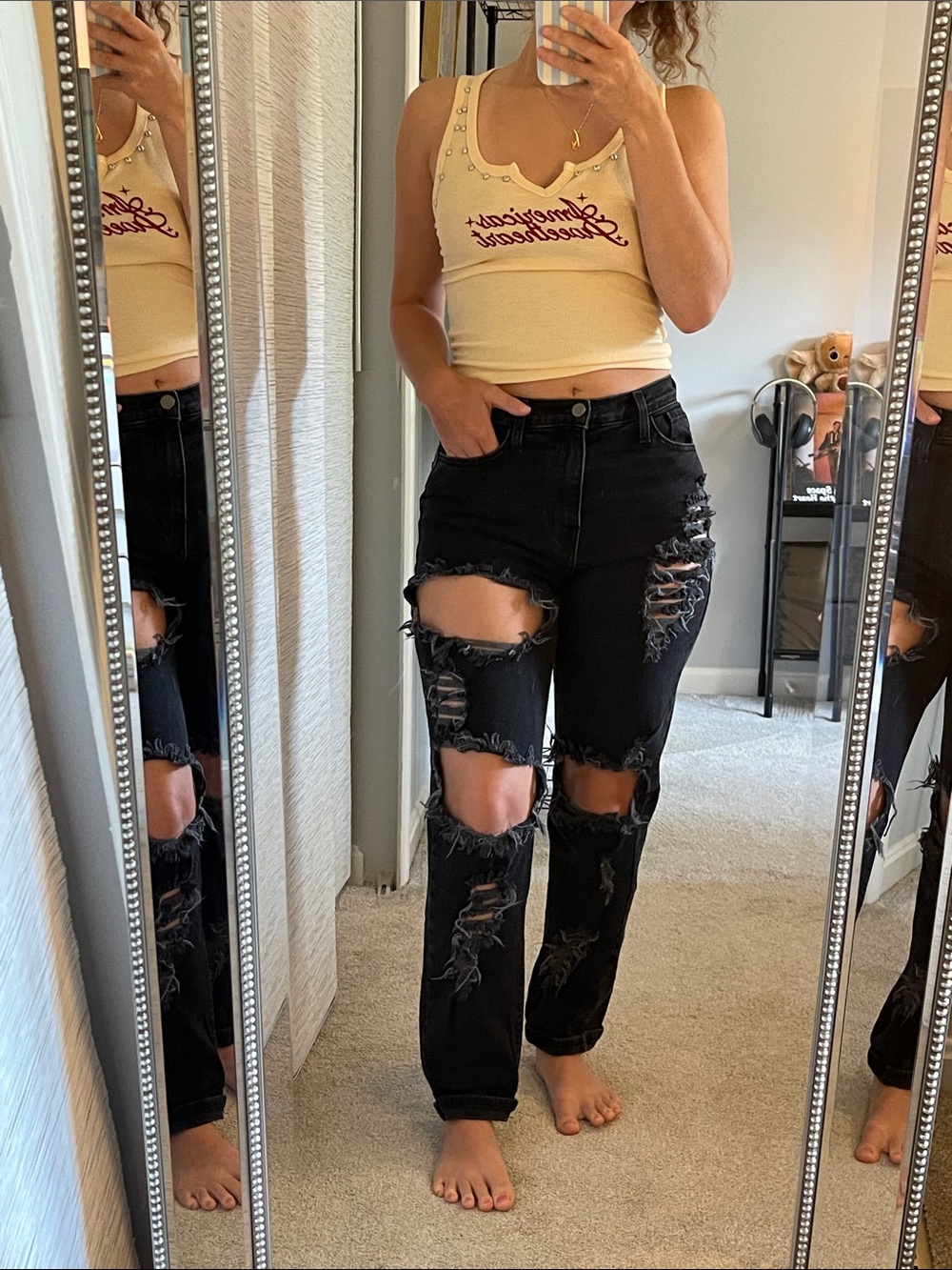Black Distressed Junior’s Skinny Jeans